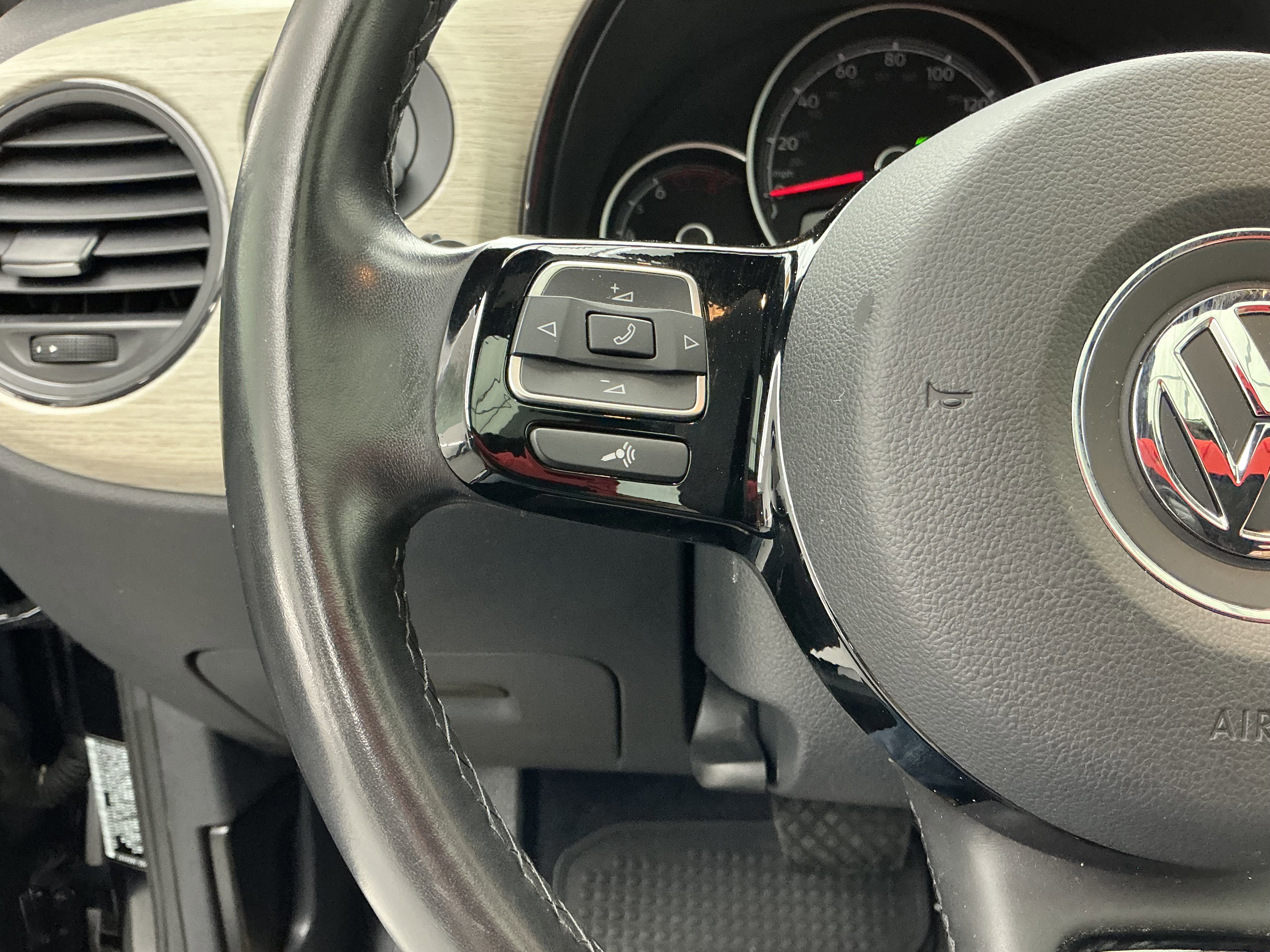 Used 2018 Volkswagen Beetle 2.0T Coast image 8