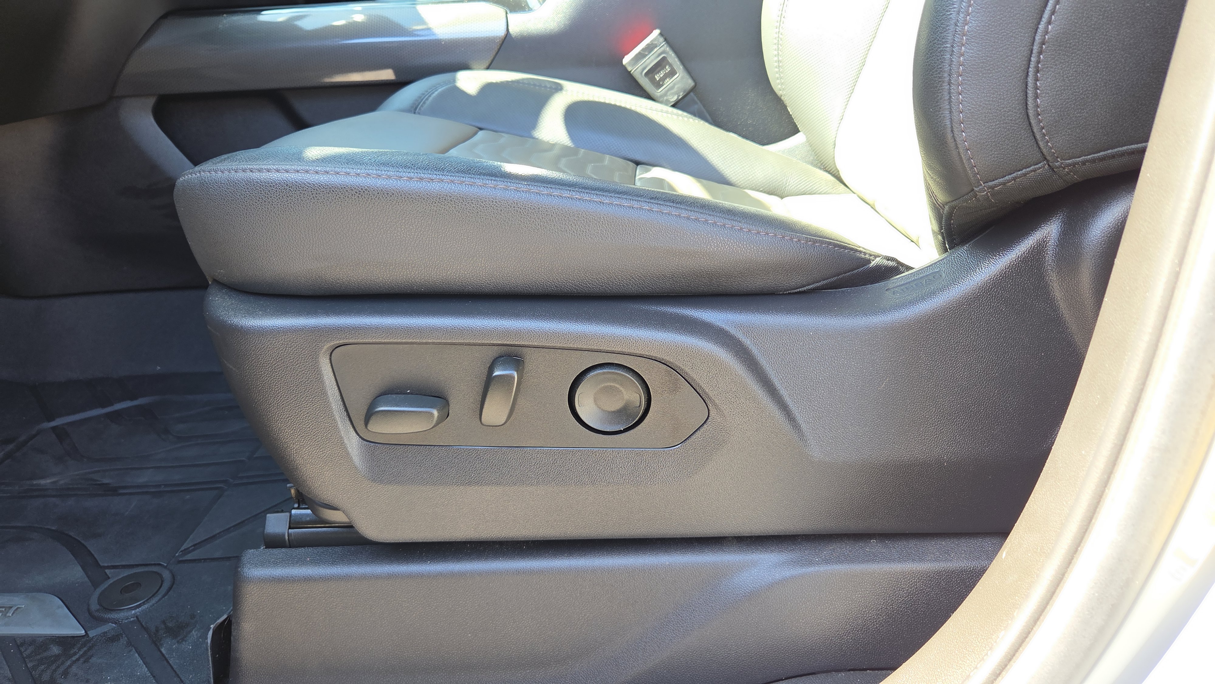 Certified 2025 Chevrolet Silverado 2500 ZR2 w/ Technology Package AWD/4WD image 17