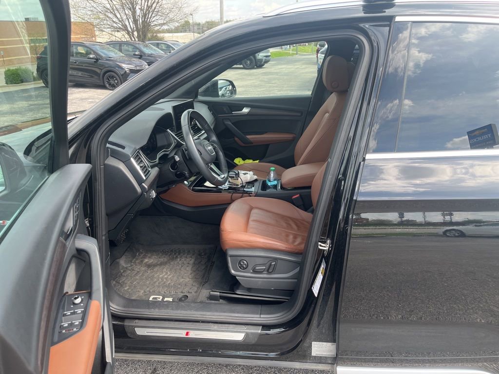 Used 2022 Audi Q5 2.0T Premium Plus w/ Premium Plus Package AWD/4WD image 6
