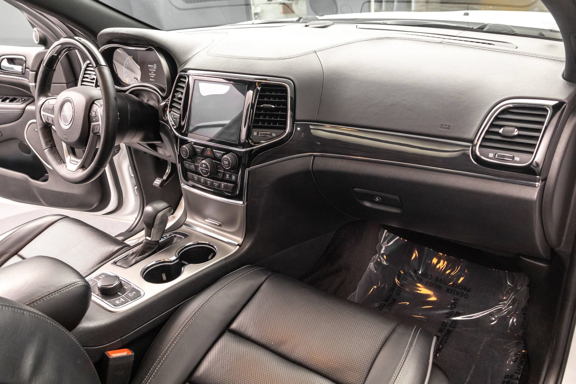 Used 2019 Jeep Grand Cherokee Overland AWD/4WD image 34
