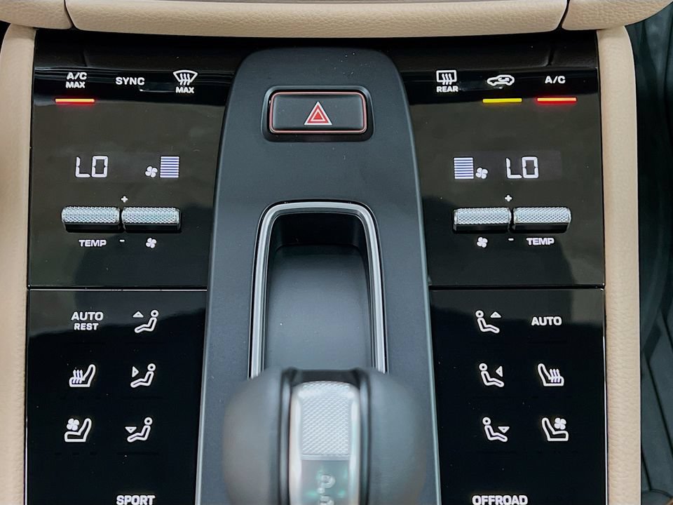 New 2026 Porsche Macan AWD/4WD image 18