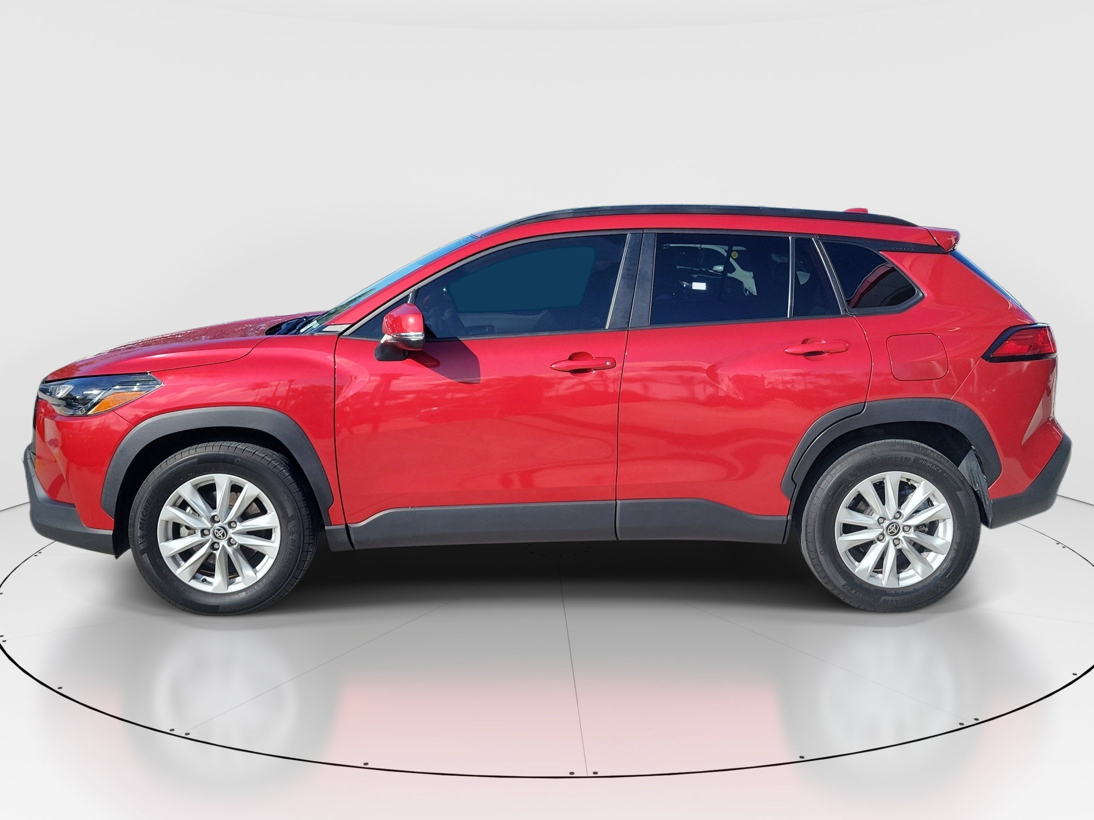 Used 2022 Toyota Corolla Cross LE FWD image 4