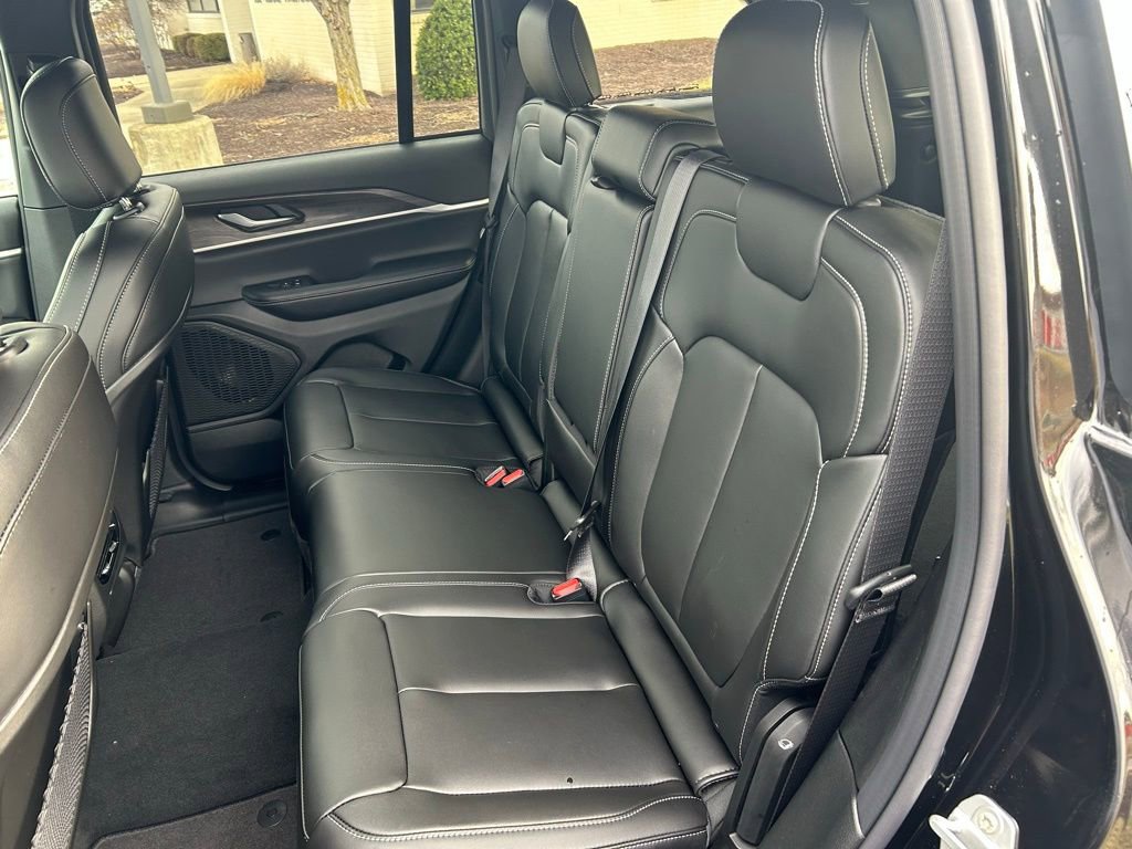 New 2025 Jeep Grand Cherokee Limited image 18