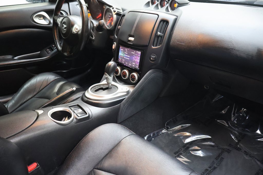 Used 2011 Nissan 370Z Roadster image 10