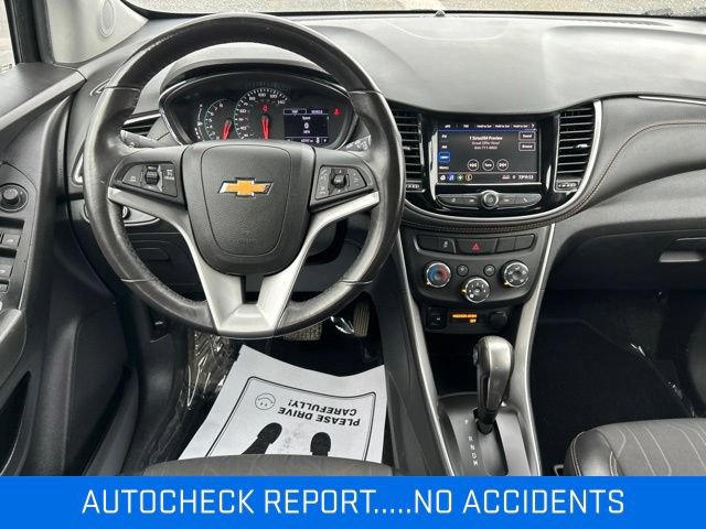 Used 2020 Chevrolet Trax LT w/ LT Convenience Package FWD image 2
