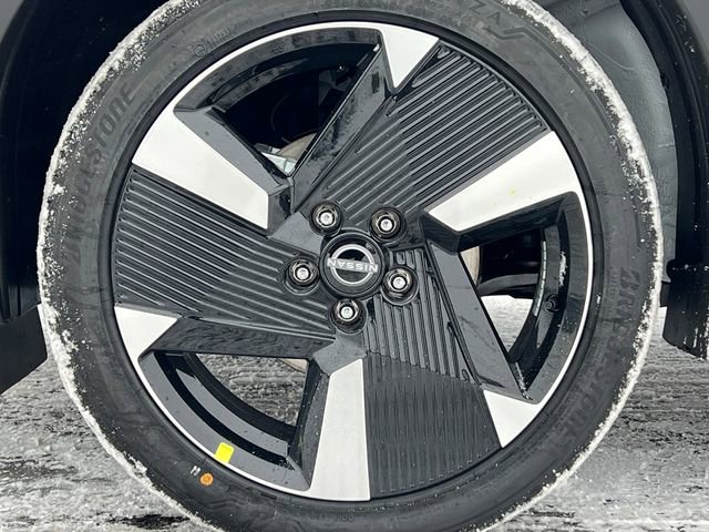 New 2025 Nissan Kicks SR image 13