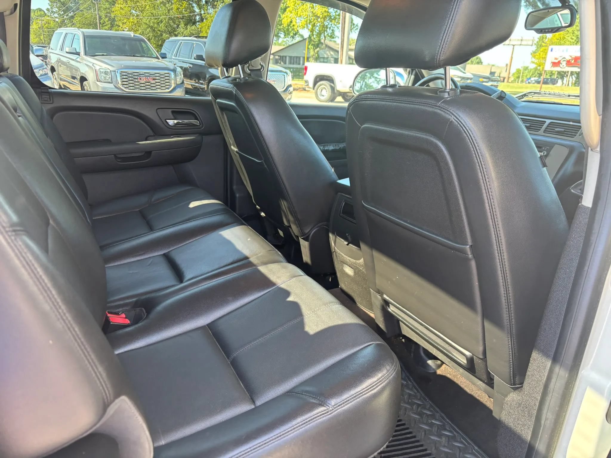 Used 2013 Chevrolet Silverado 1500 LTZ w/ LTZ White Diamond Edition AWD/4WD image 16