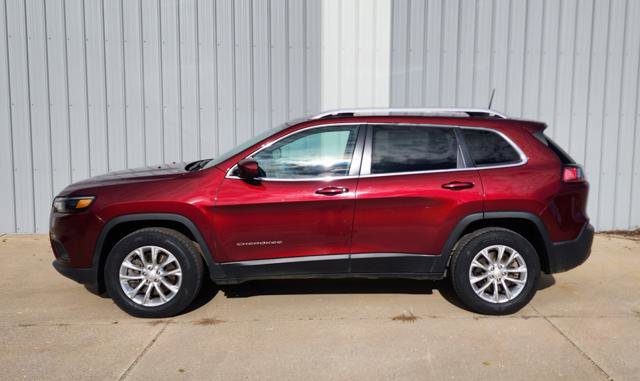 Used 2019 Jeep Cherokee Latitude w/ Cold Weather Group image 1