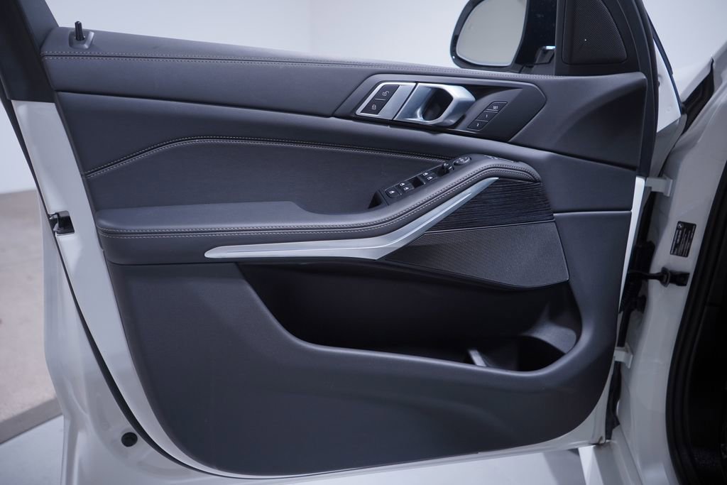 Used 2026 BMW X5 xDrive40i w/ M Sport Package image 16