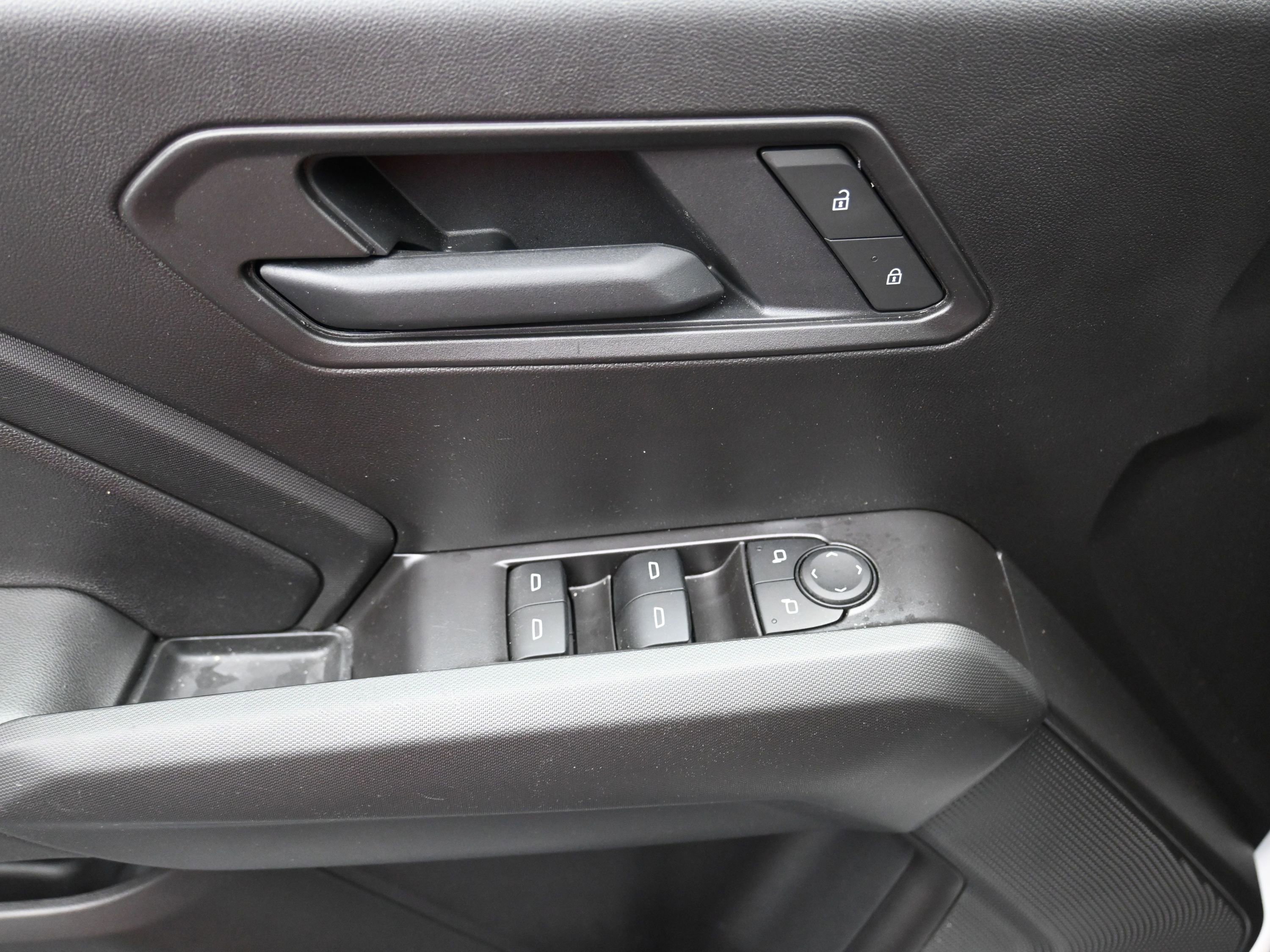 Used 2025 Chevrolet Colorado W/T image 14