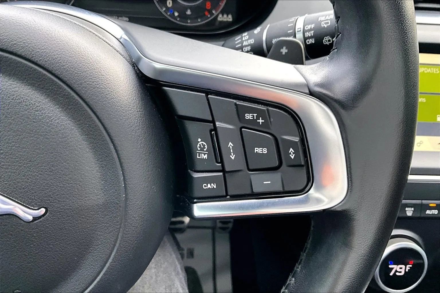 Used 2019 Jaguar E-PACE R-Dynamic SE image 19