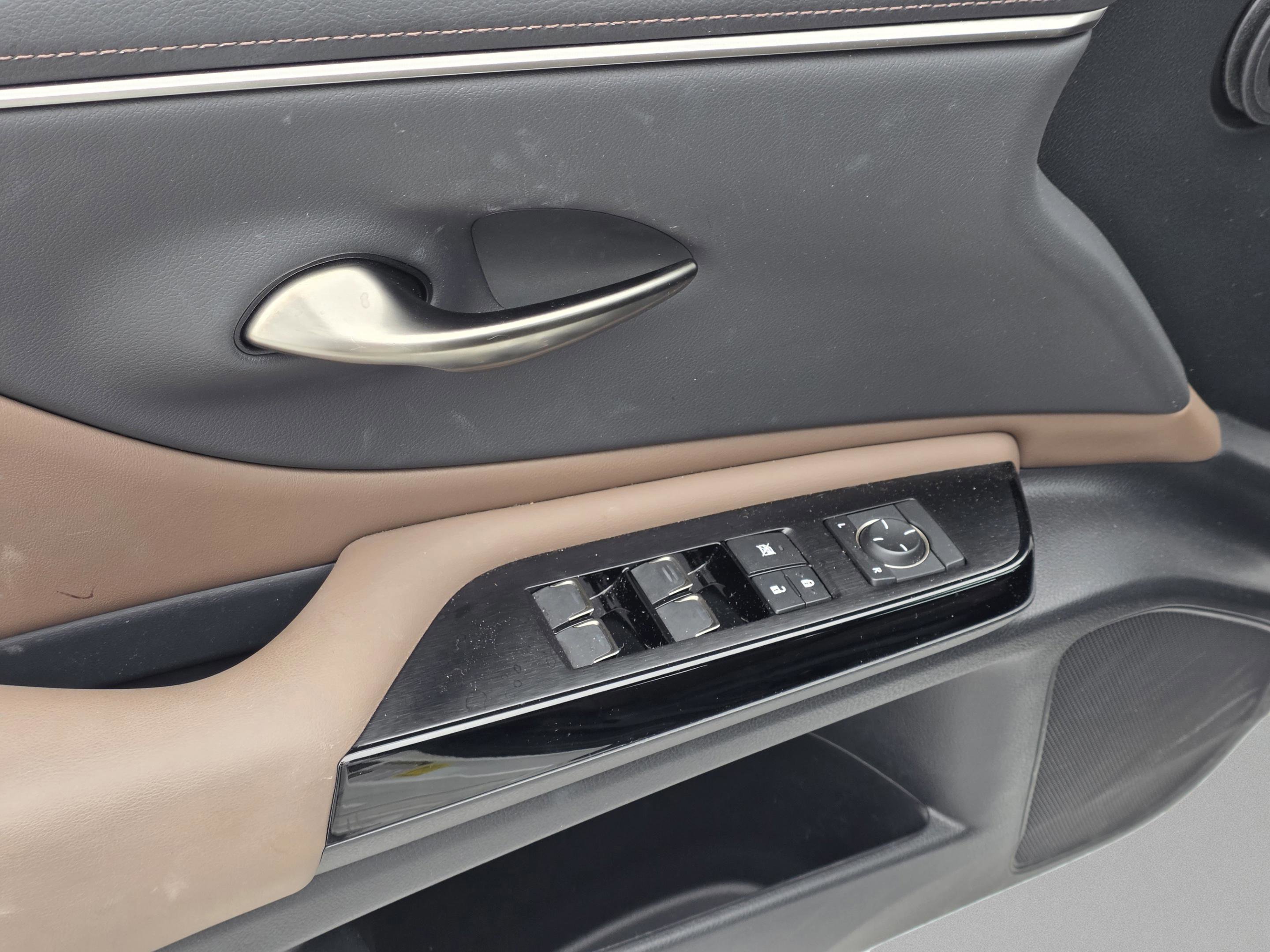 Certified 2023 Lexus ES 350 w/ Accessory Package (Z2) image 23