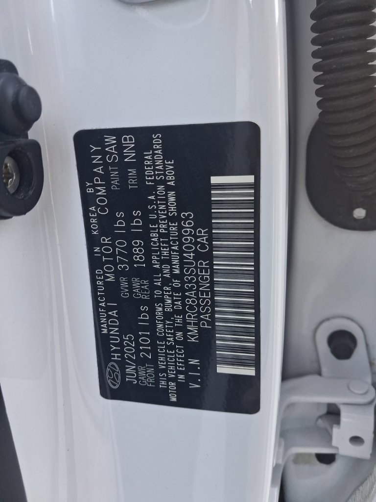 Used 2025 Hyundai Venue SEL FWD image 3