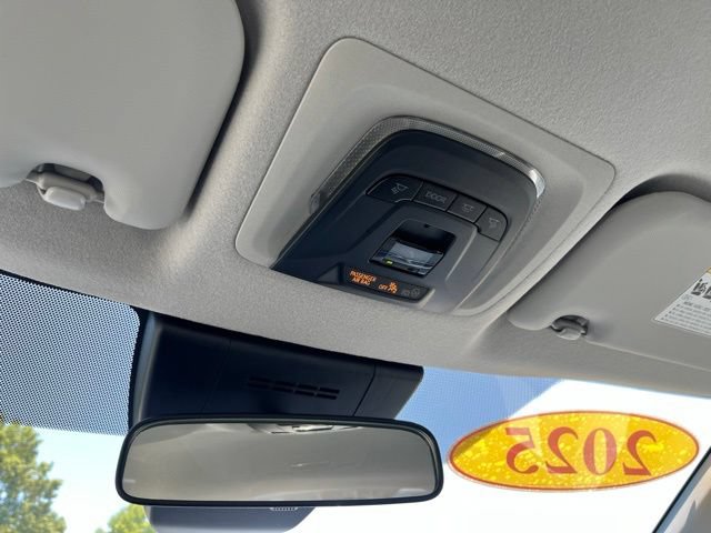 Used 2025 Toyota Corolla Cross L FWD image 28