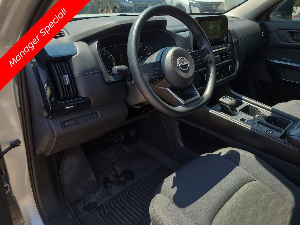 Certified 2025 Nissan Pathfinder S FWD image 16