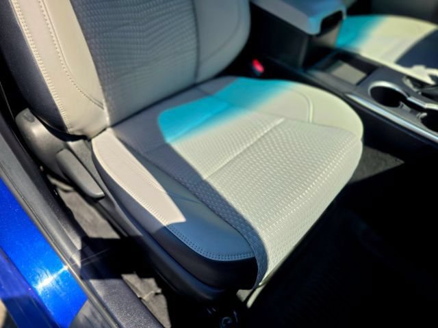 Used 2015 Toyota Camry SE FWD image 40