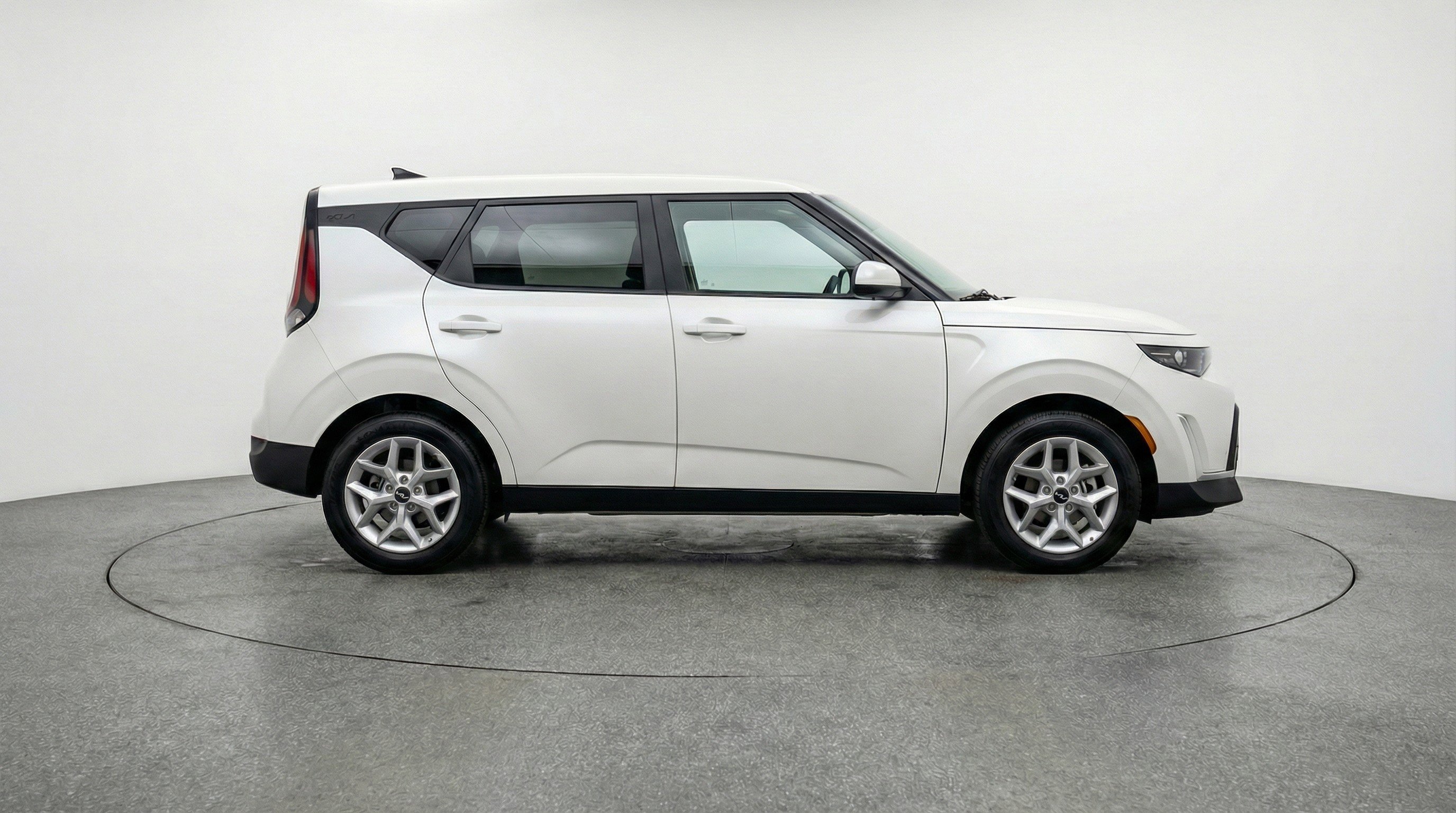 Used 2025 Kia Soul LX w/ LX Technology Package image 11
