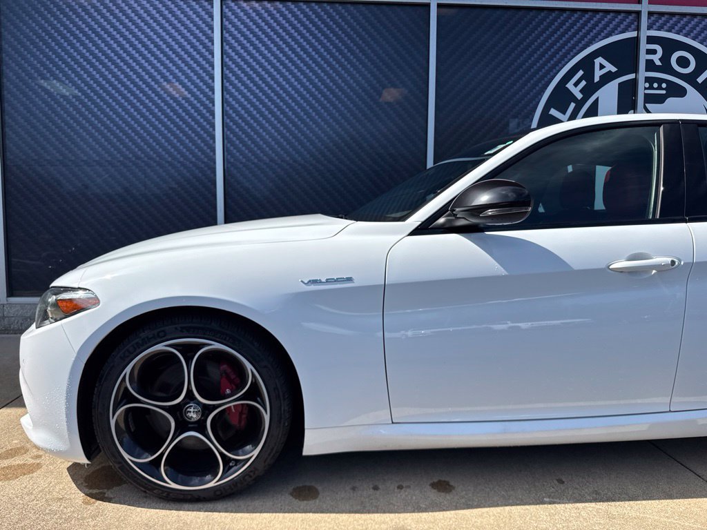 Used 2022 Alfa Romeo Giulia Veloce AWD/4WD image 16