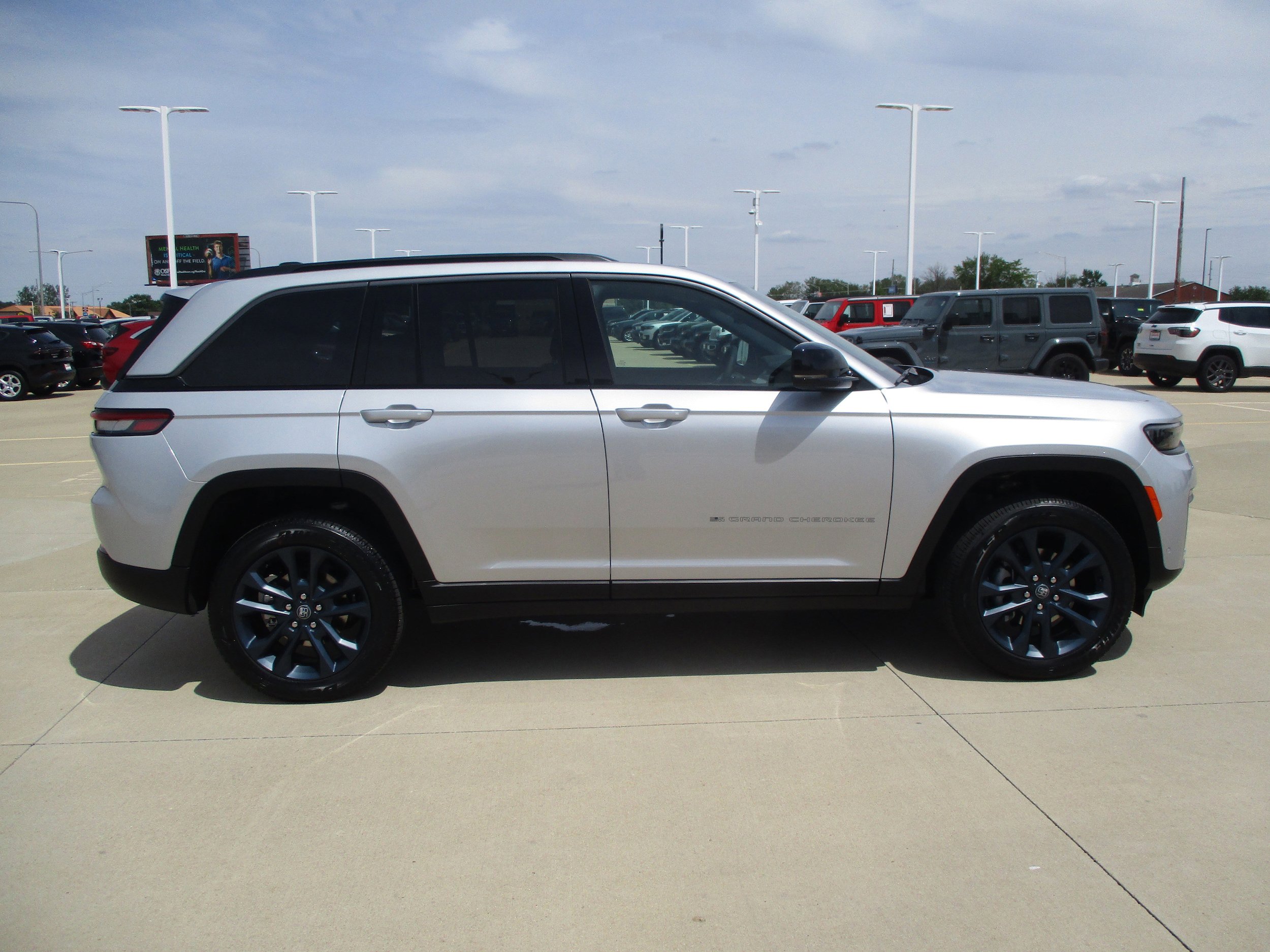 New 2026 Jeep Grand Cherokee Limited AWD/4WD image 7