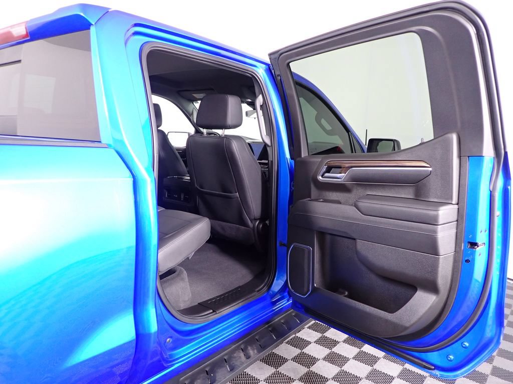 Used 2025 Chevrolet Silverado 1500 LT Trail Boss w/ Convenience Package II AWD/4WD image 34