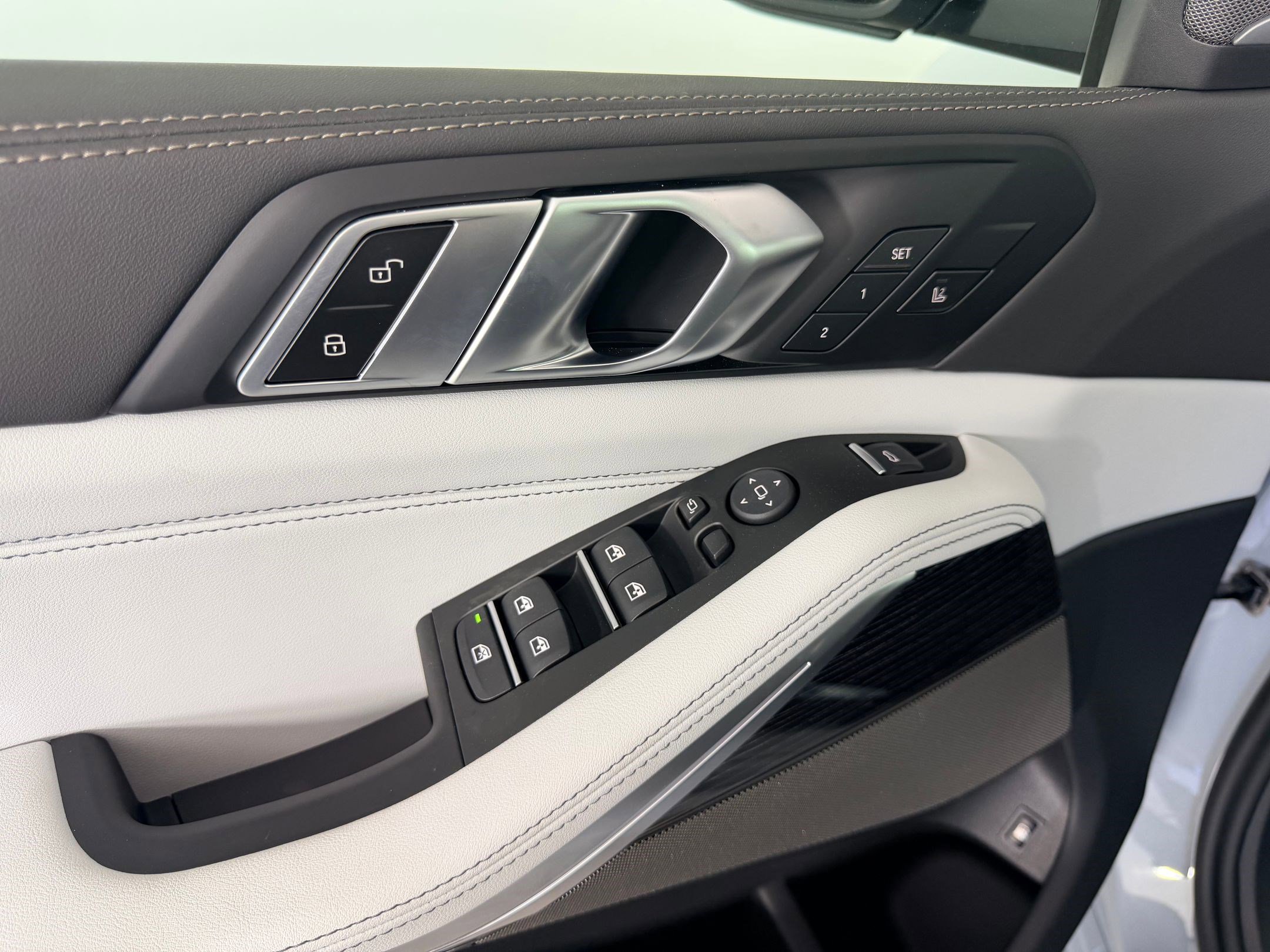 New 2026 BMW X5 xDrive50e w/ M Sport Package AWD/4WD image 22