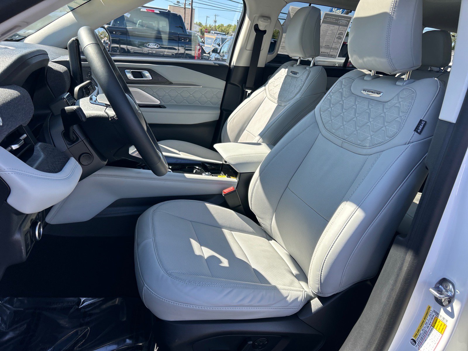 Used 2025 Ford Explorer Platinum w/ Ultimate Package AWD/4WD image 7