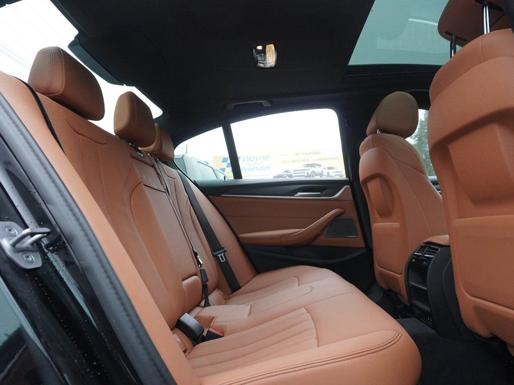 Used 2023 BMW 540i xDrive w/ Premium Package image 47