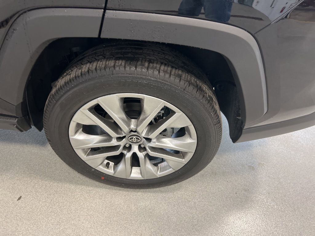 Used 2025 Toyota RAV4 Limited image 34