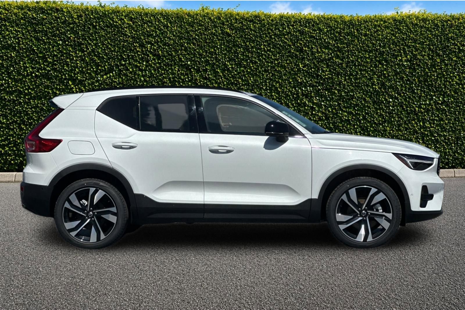 New 2026 Volvo XC40 B4 Plus w/ Climate Package FWD image 7