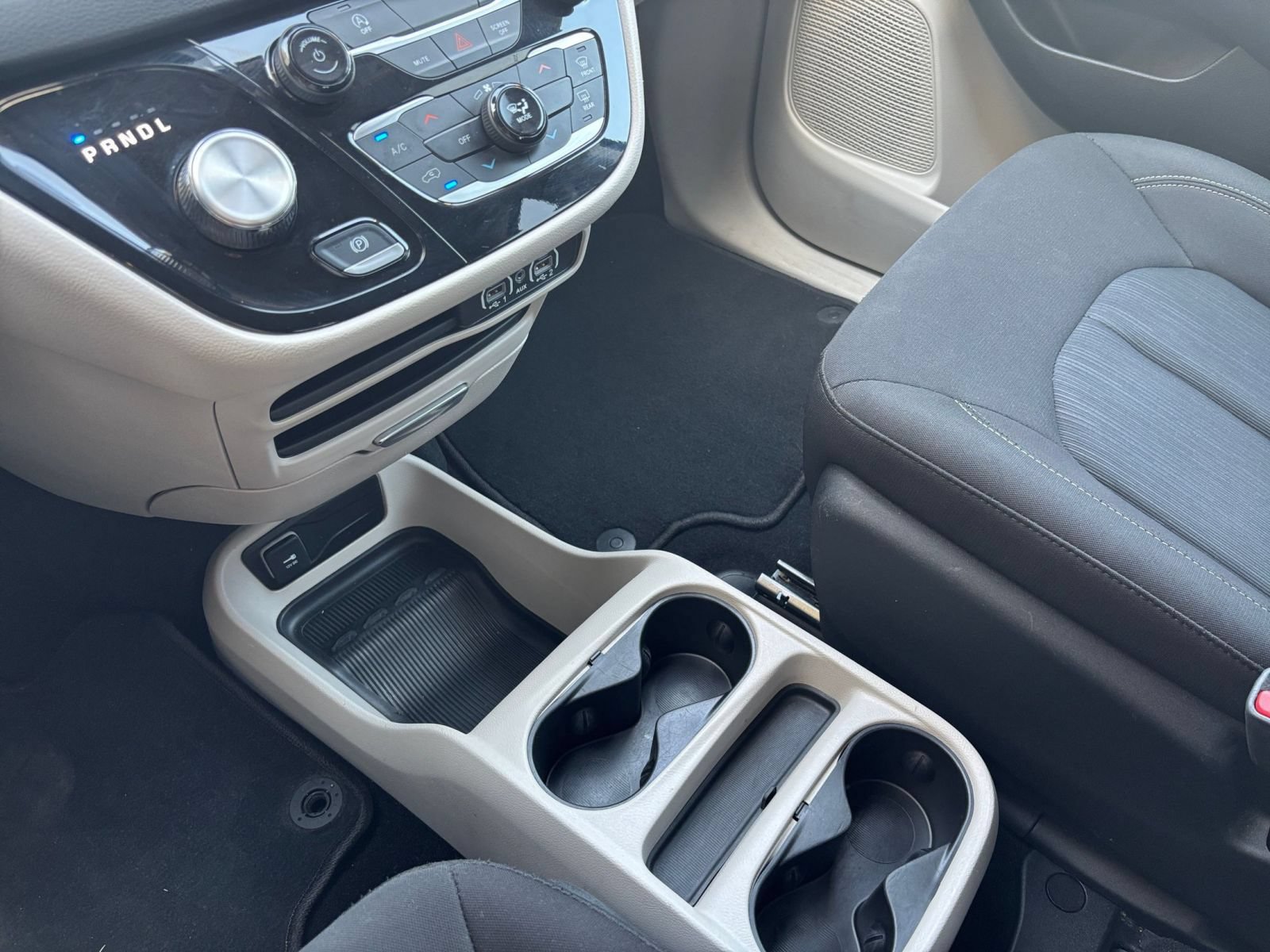 Used 2024 Chrysler Voyager LX FWD image 44