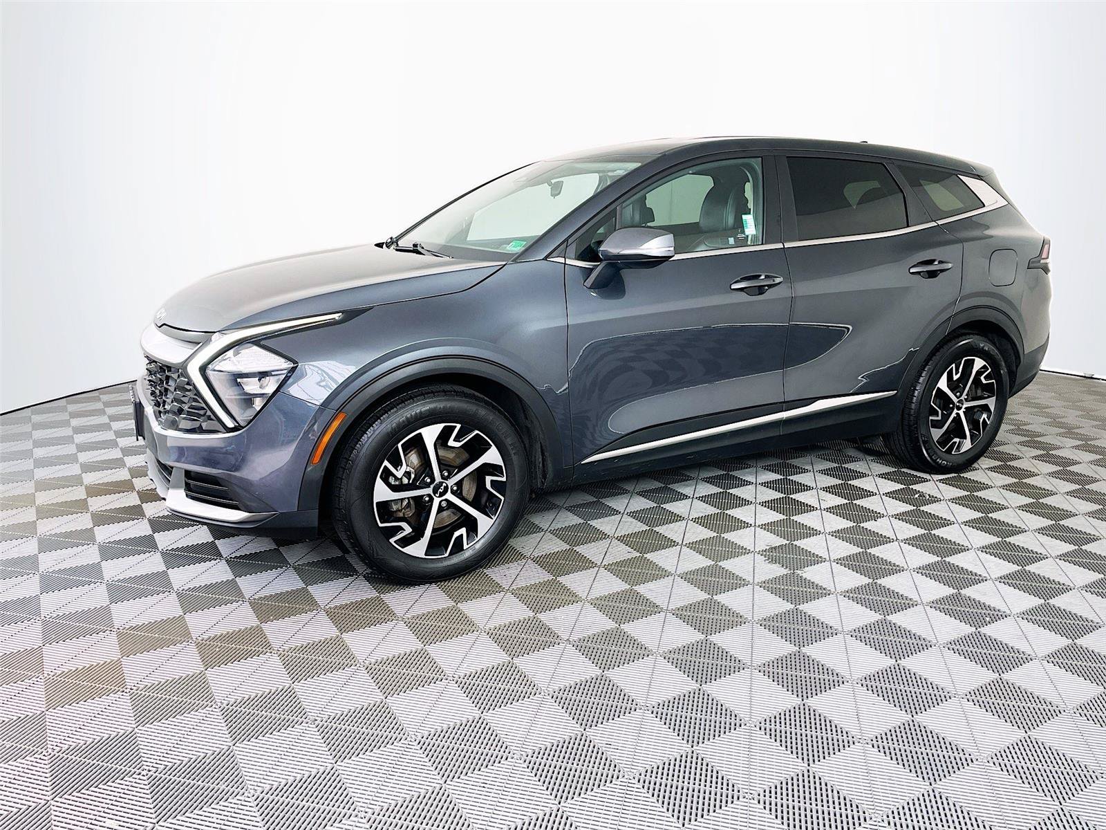 Used 2023 Kia Sportage EX FWD image 4
