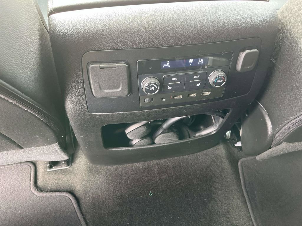 Used 2018 Chevrolet Tahoe Premier image 17