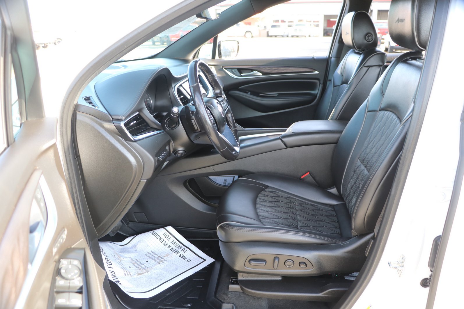 Used 2022 Buick Enclave Avenir w/ Avenir Technology Package AWD/4WD image 13