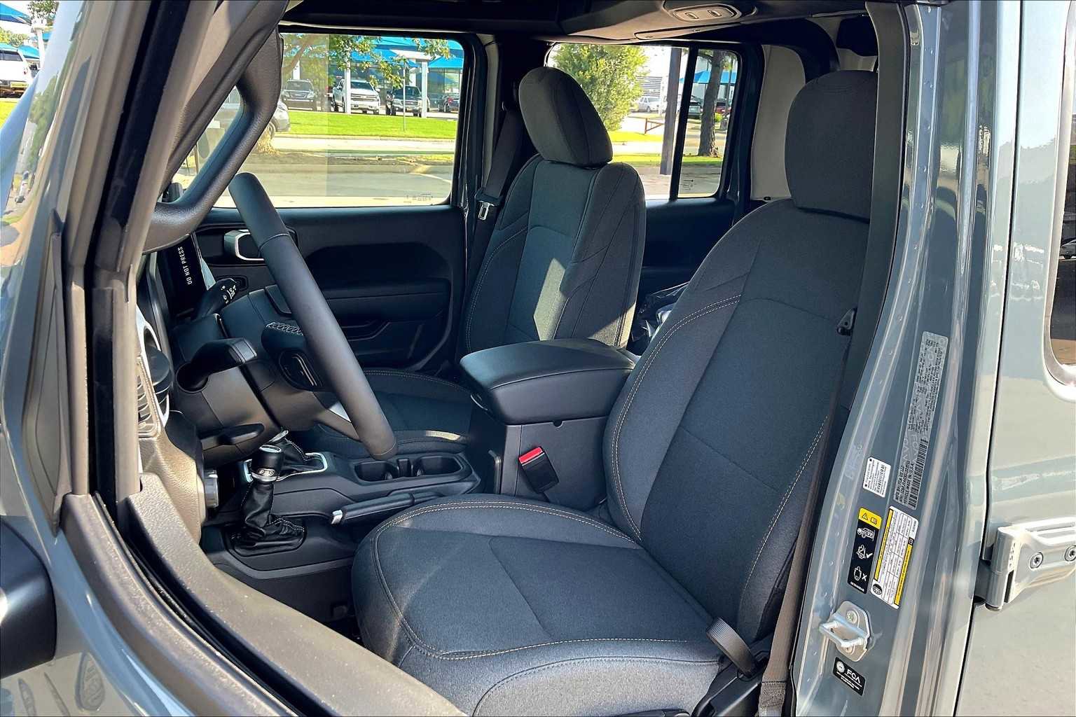 New 2025 Jeep Gladiator Sport image 9