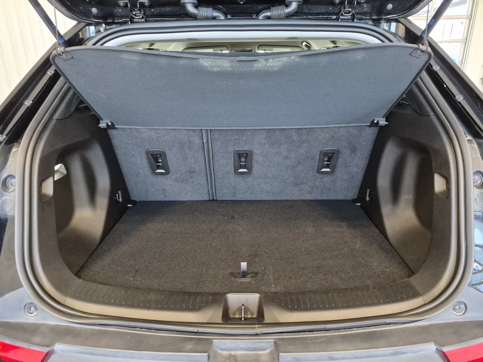 Used 2023 Chevrolet Bolt EUV LT w/ Comfort Package FWD image 14