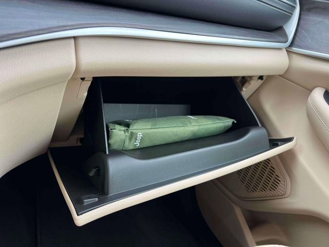 Certified 2024 Jeep Grand Cherokee Limited w/ Black Appearance Package image 40