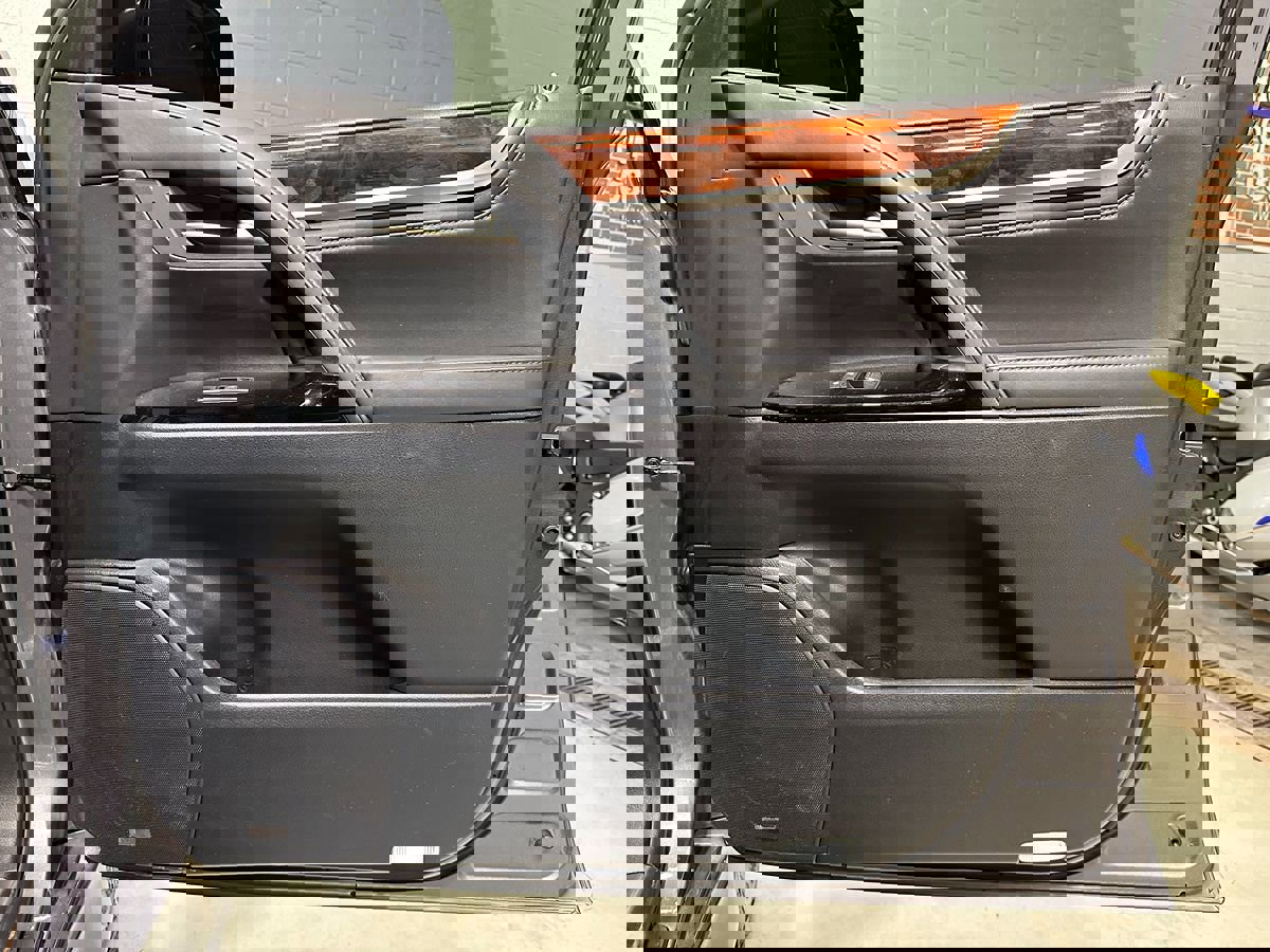 Used 2016 Lexus LX 570 4WD w/ Luxury Package image 16