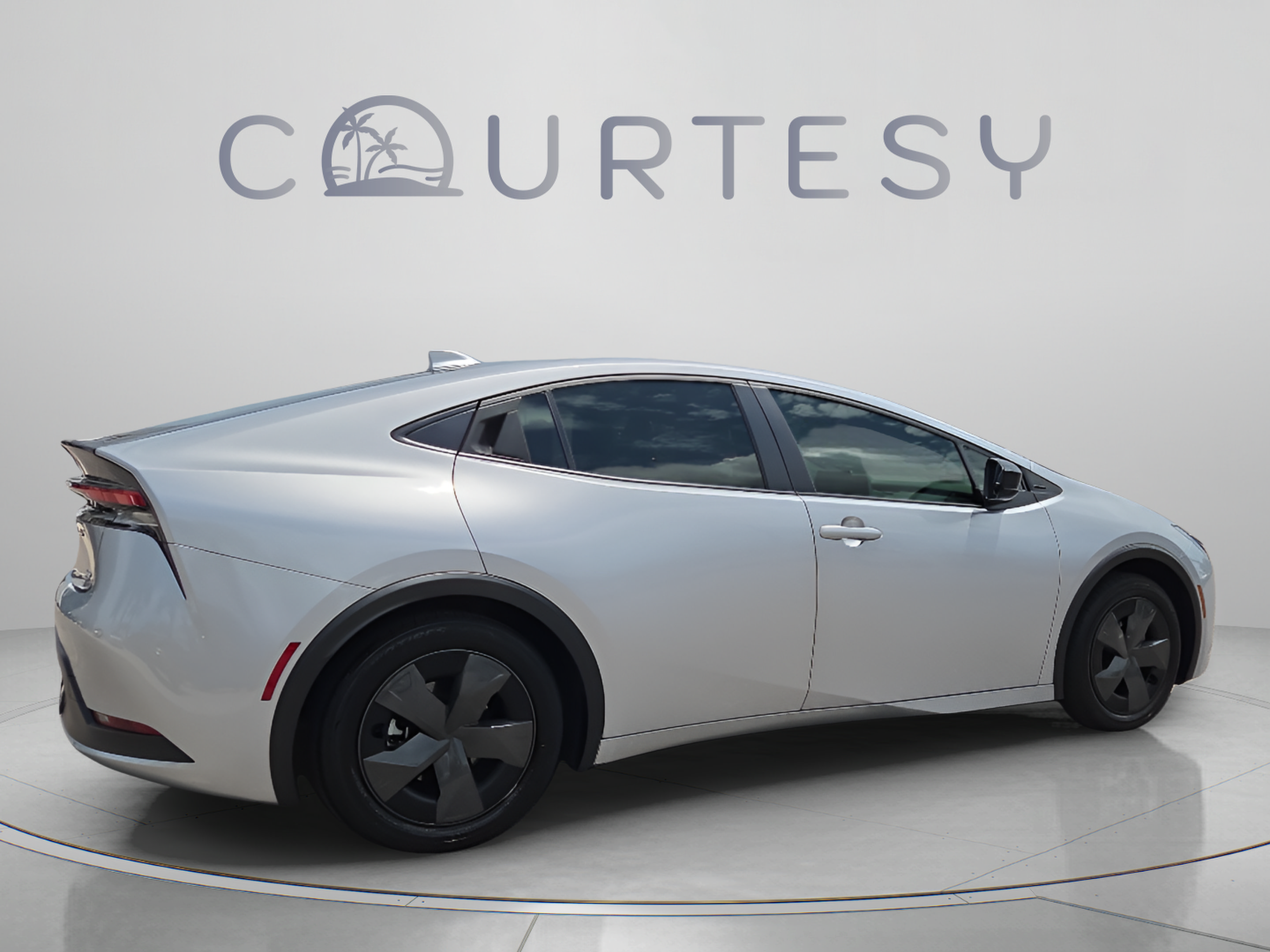 Certified 2025 Toyota Prius LE FWD image 5