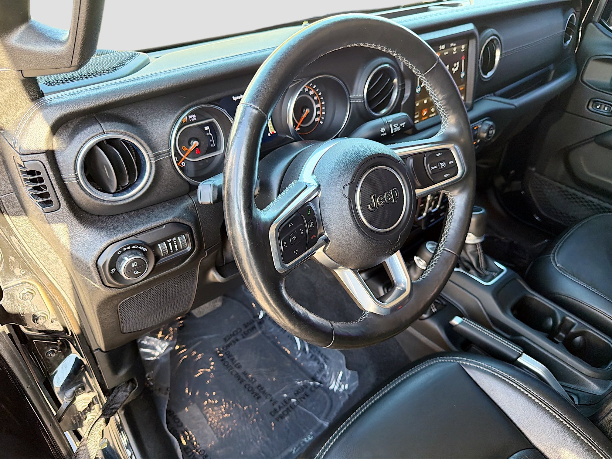 Used 2020 Jeep Gladiator Overland AWD/4WD image 25