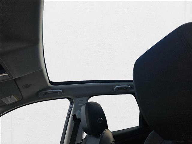 New 2025 Land Rover Discovery Sport S image 29