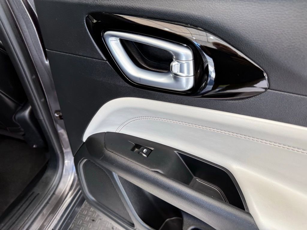 Used 2023 Jeep Compass Limited image 25