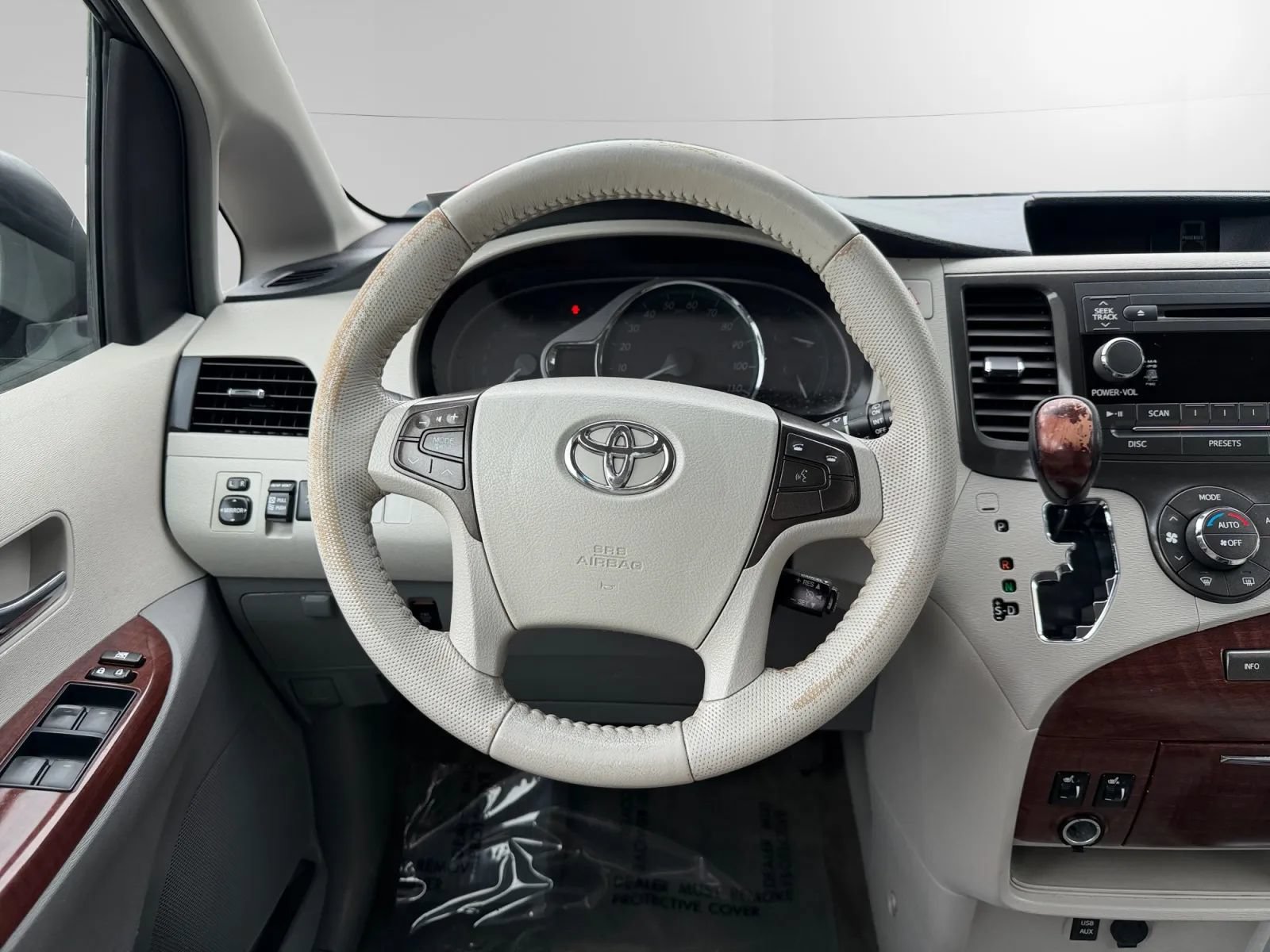 Used 2013 Toyota Sienna XLE FWD image 13