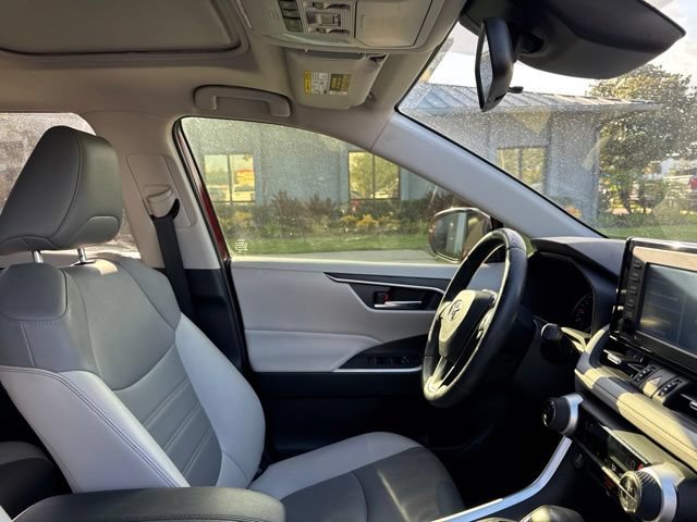 Used 2020 Toyota RAV4 XLE Premium FWD image 11