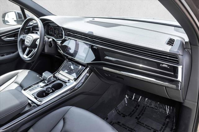 Certified 2025 Audi Q7 2.0T Premium Plus w/ Convenience Package AWD/4WD image 25