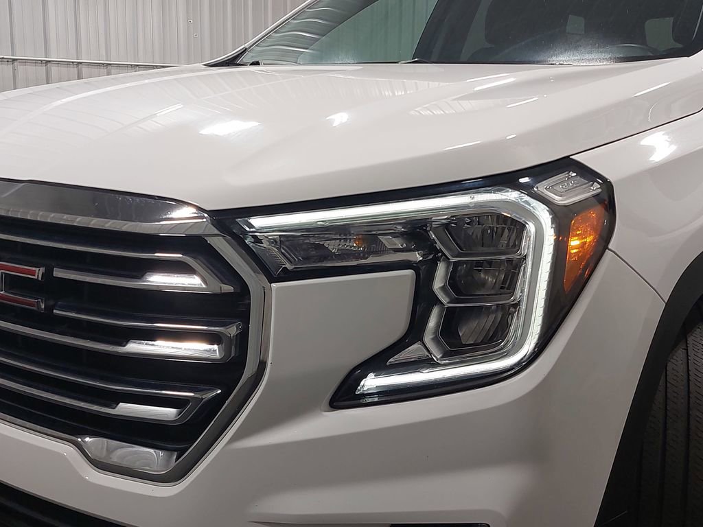 Used 2024 GMC Terrain SLT image 31