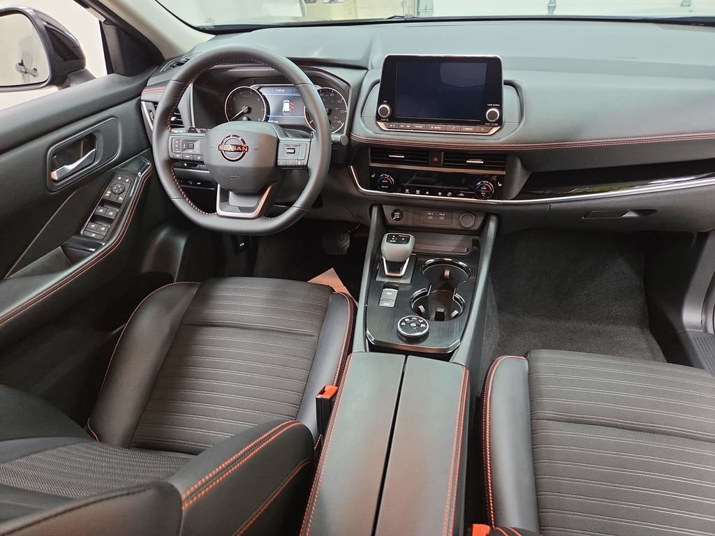Used 2025 Nissan Rogue SV AWD/4WD image 13