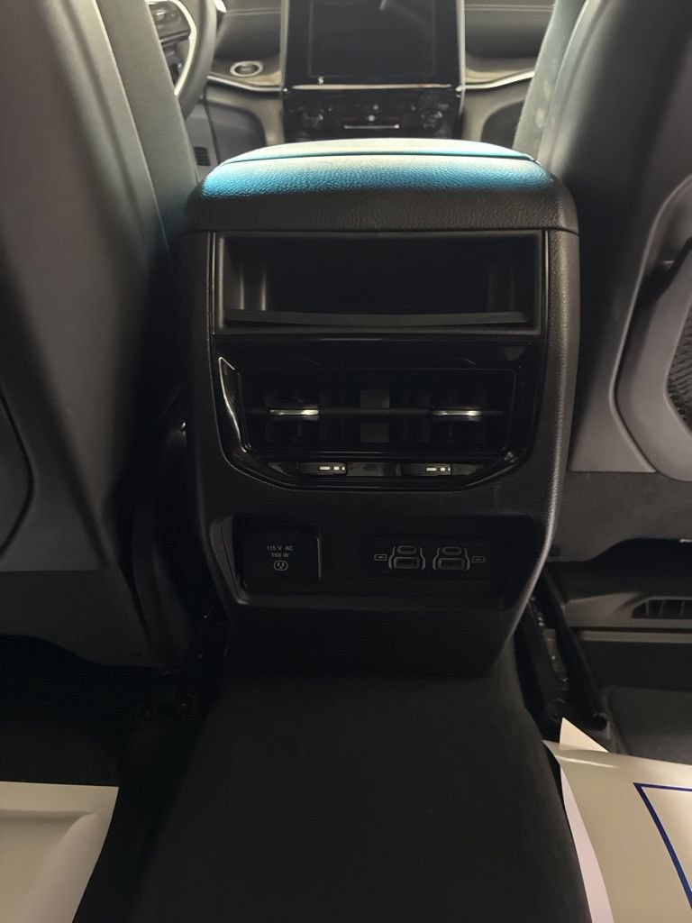 Used 2023 Jeep Grand Cherokee Altitude AWD/4WD image 27