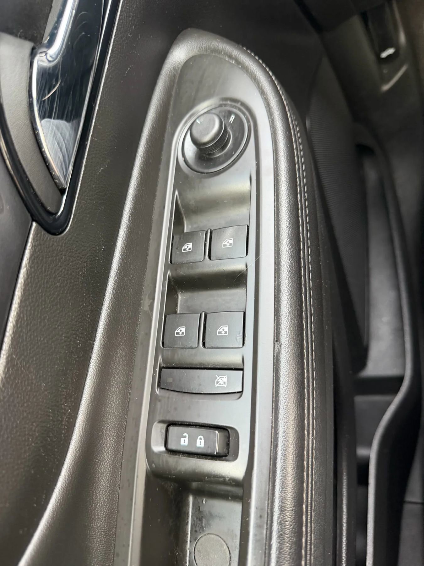 Used 2018 Buick Encore Preferred image 22