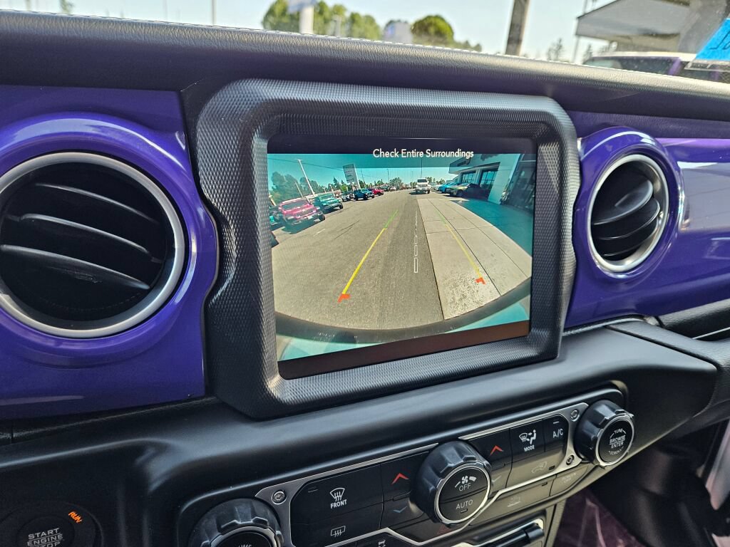 Used 2021 Jeep Wrangler Unlimited Sahara w/ Uconnect 4C Nav & Sound Group AWD/4WD image 25