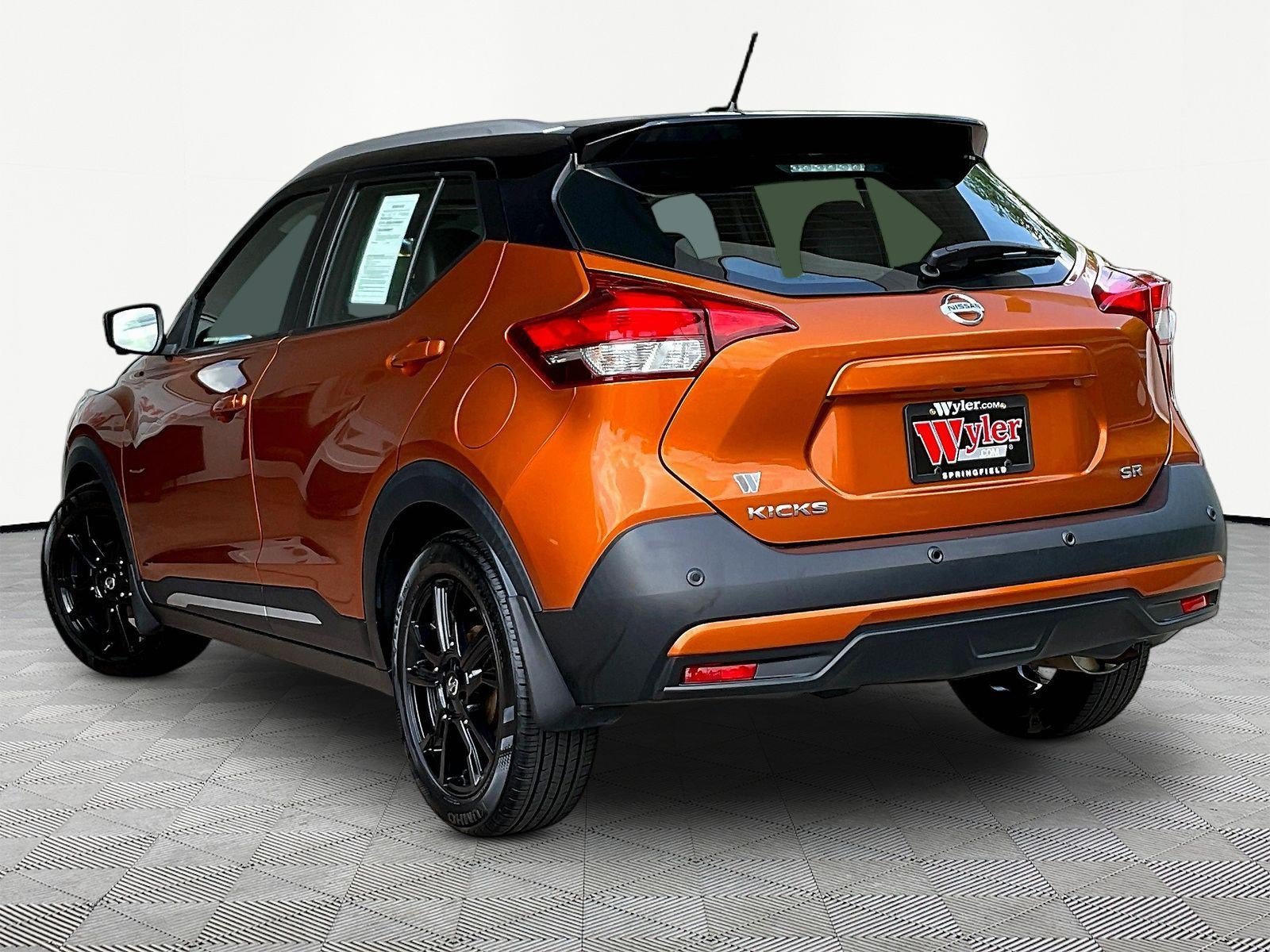 Used 2020 Nissan Kicks SR w/ SR Premium Package FWD image 4